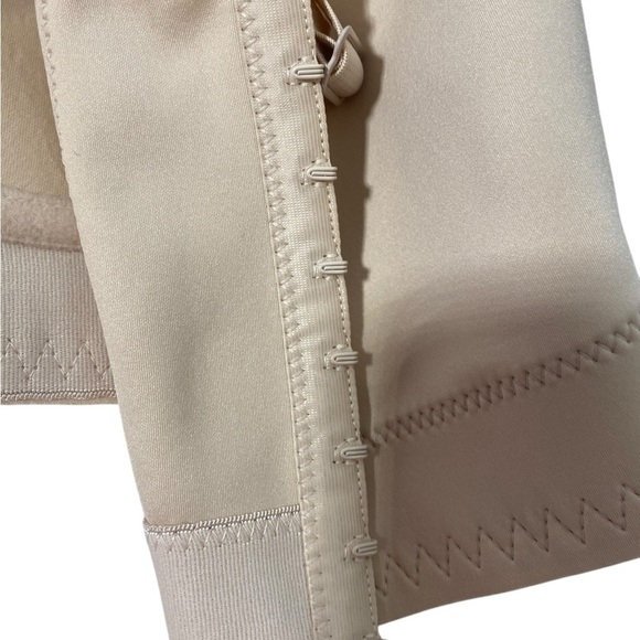 Cream Full-Coverage Underwire Bra with Adjustable Straps - Picture 6 of 6